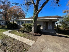 Building Photo - Charming Two Bedroom Cottage in Hertford