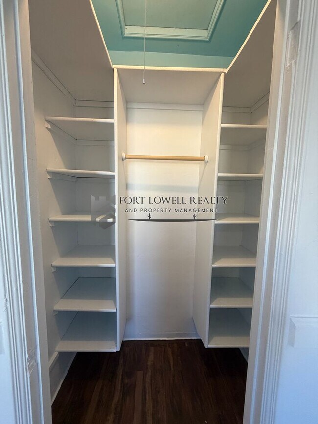 Building Photo - Welcome to this charming 2-bedroom, 1-bathroom + Den!