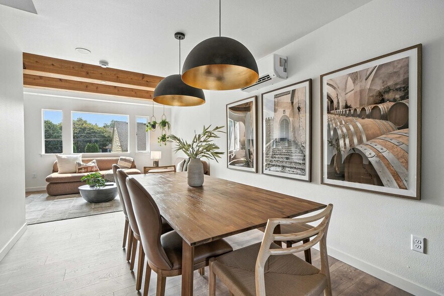 Building Photo - 925 NE 23rd Ave