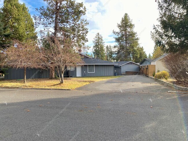 Building Photo - Mid-Century Modern Courtyard Gem in the Old Farm District