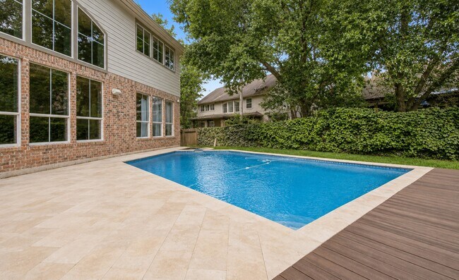 Building Photo - 18 Degas Park Dr