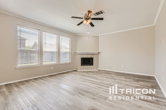 Building Photo - 421 Emerald Creek Dr