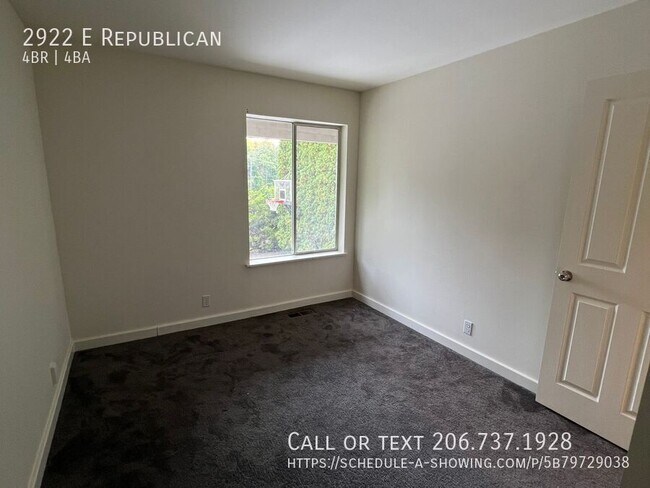 Building Photo - 2922 E Republican-