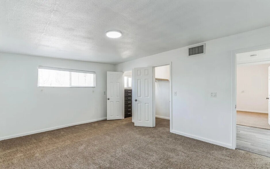 Building Photo - 850 E Freeman Pl