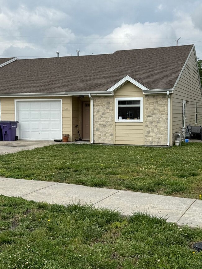 Building Photo - 624 Grainfield St