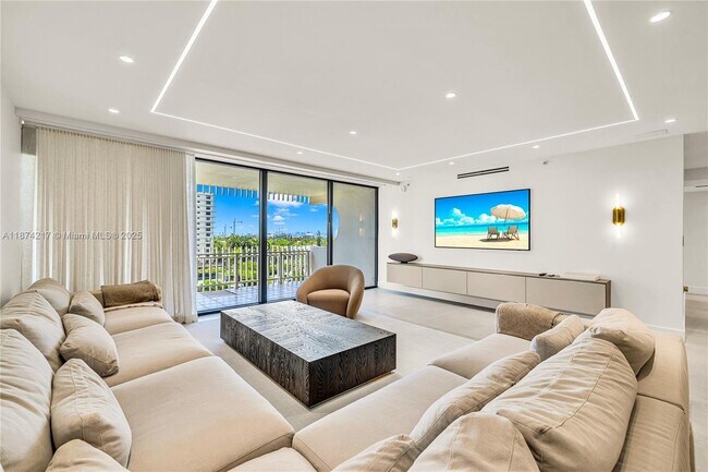 Building Photo - 10205 Collins Ave