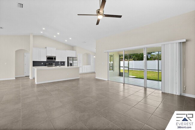 Building Photo - 10 Lysander Ln