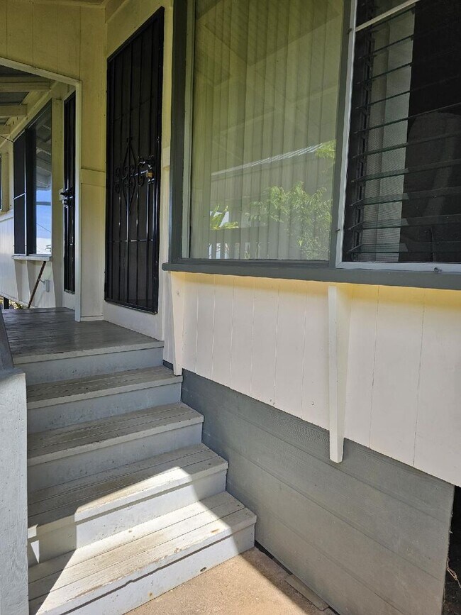 Building Photo - 19 Loulu Ln