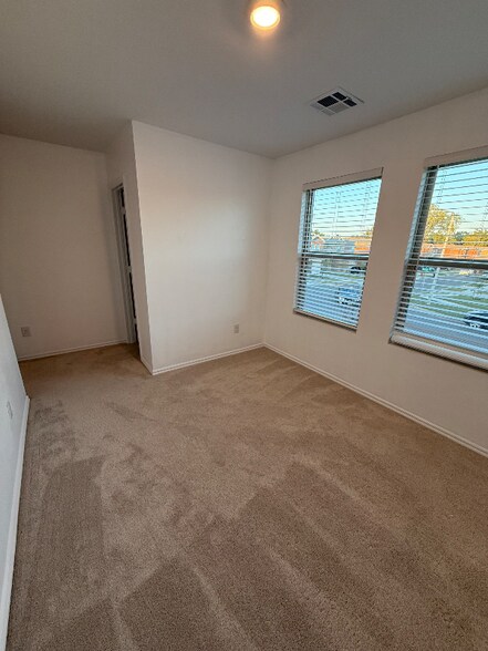 Building Photo - 2208 Wolford Ct