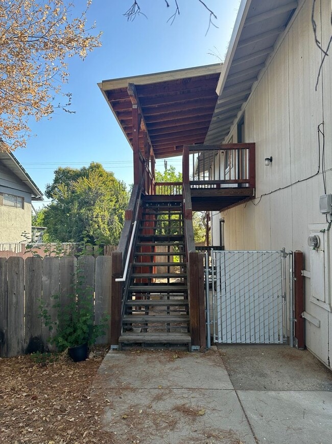 Building Photo - 1441 Pleasant St