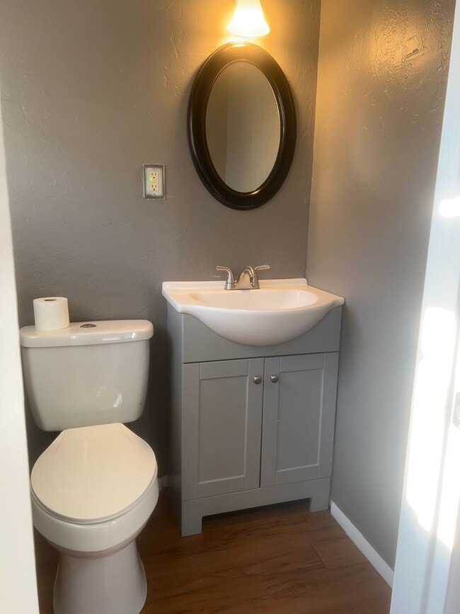 Building Photo - 1204 NW Carroll- AVAILABLE NOW!!