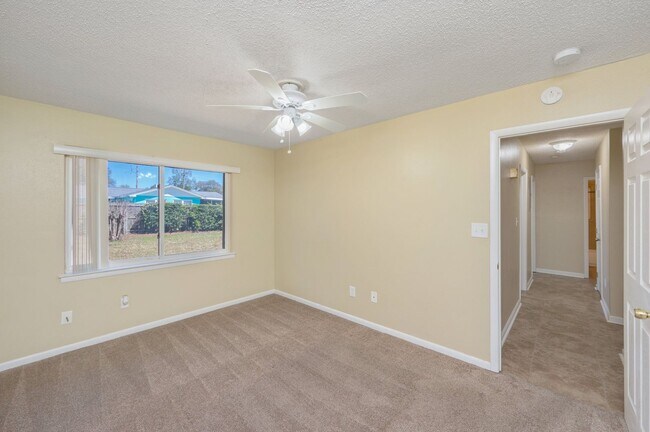 Building Photo - Updated 3 Bedroom in Great Location!