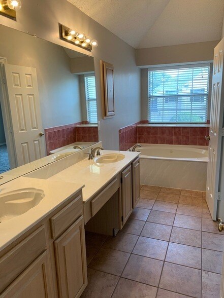 Building Photo - 4308 N Capistrano Dr