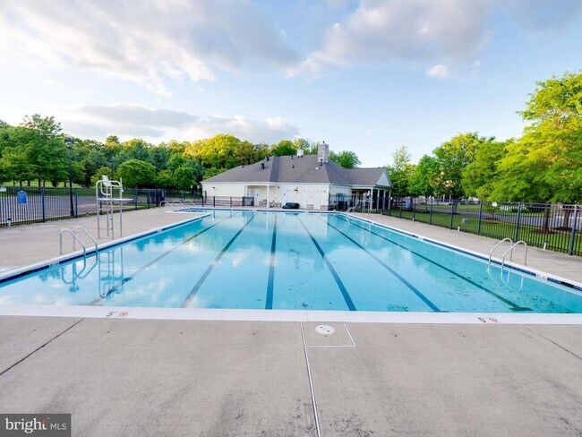 Building Photo - 41397 Windybush Dr