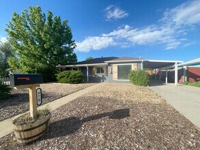 Building Photo - IMPROVED PRICE!!!!!!  Gorgeous 3 bedroom r...