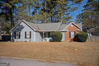 Building Photo - 1528 Carriage Ln