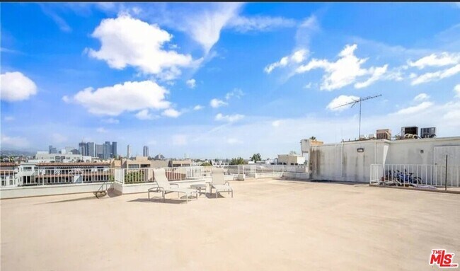 Building Photo - 1880 Veteran Ave