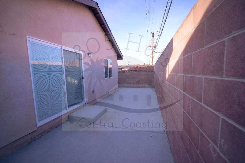 Building Photo - 1378 Yale Pl