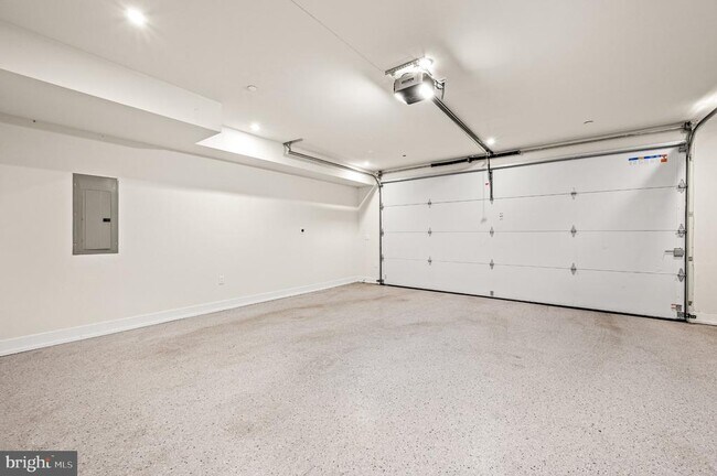 Building Photo - 206 Kalos St