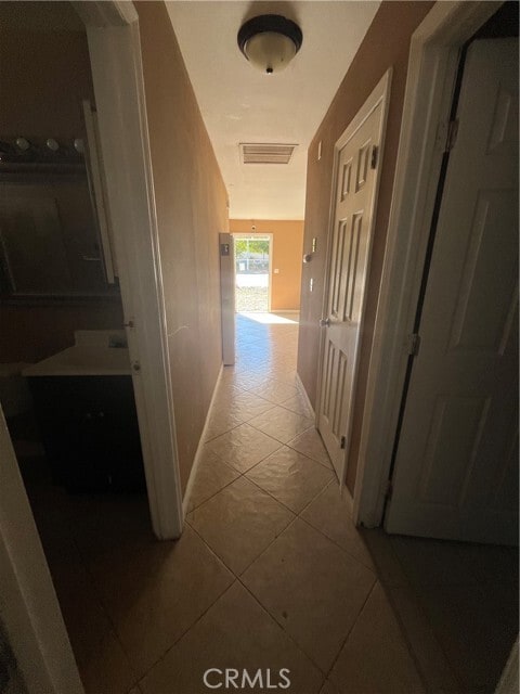 Building Photo - 16510-16510 Lakeshore Dr