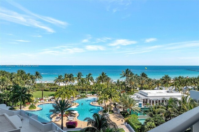 Building Photo - 100 South Pointe Dr