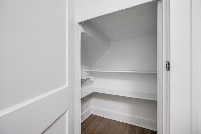 Building Photo - 605 Bomar St