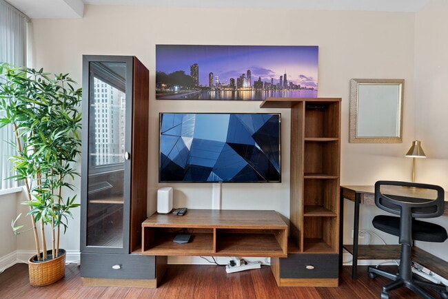 Building Photo - 211 E Ohio St