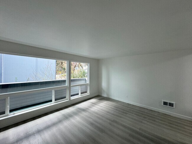 Building Photo - 3710 26th Pl W
