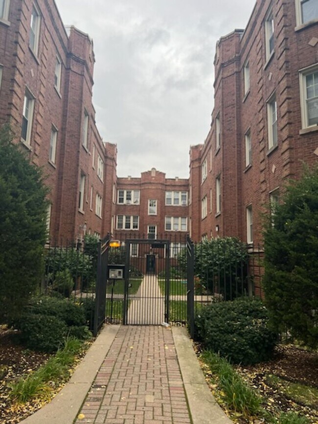 Building Photo - 2607 N Lamon Ave
