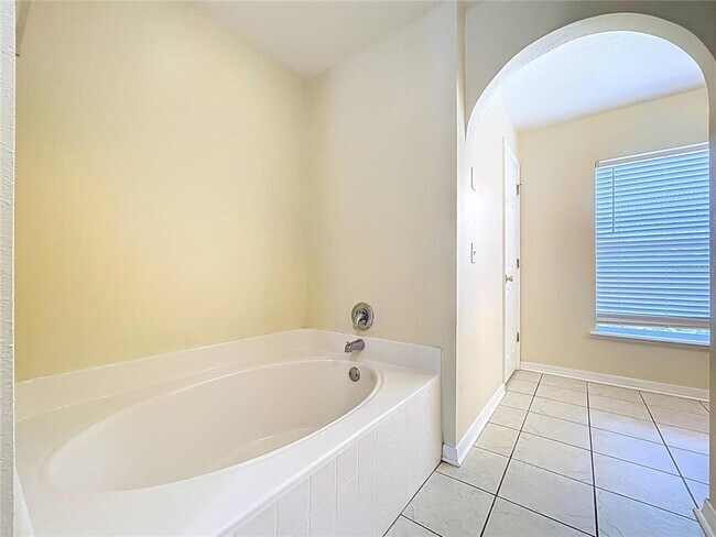 Building Photo - 5060 Spanish Oaks Blvd