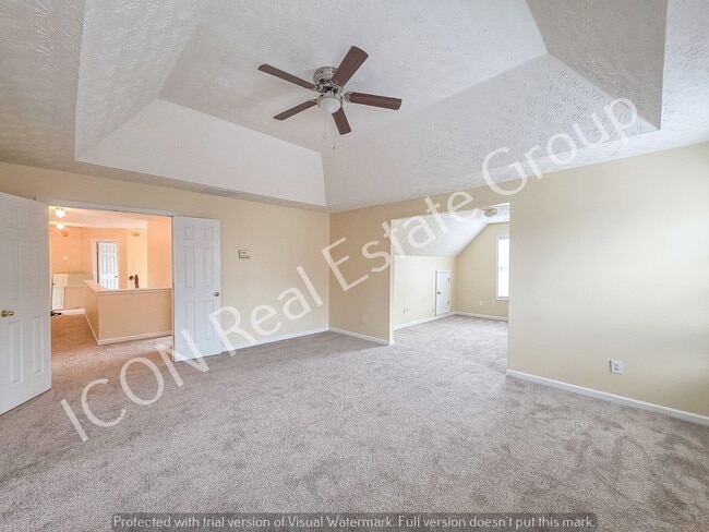 Building Photo - 4/2.5 home in a swim/tennis community