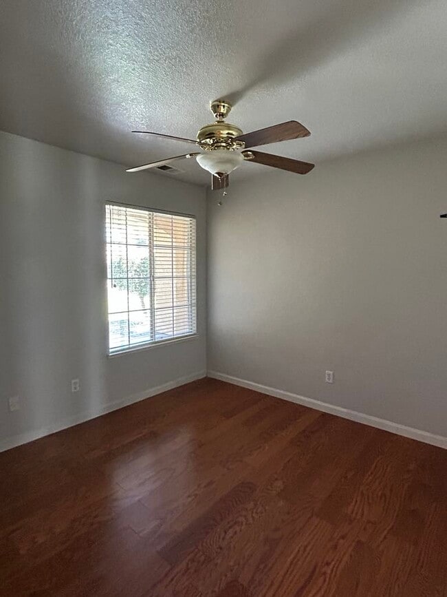 Building Photo - 1502 Barnum Ct
