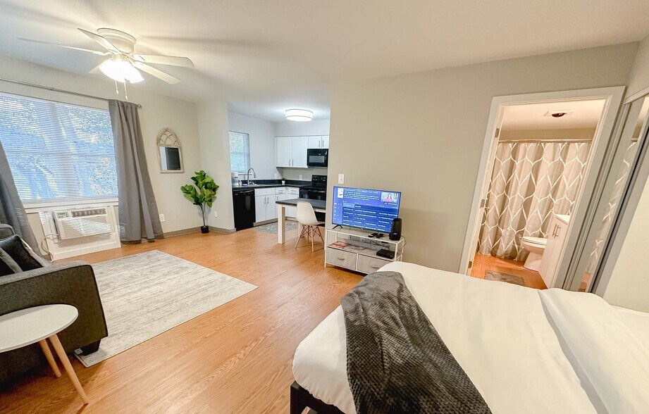 Building Photo - 1507 Little John Cir