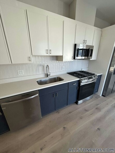 Building Photo - 157 Everett St