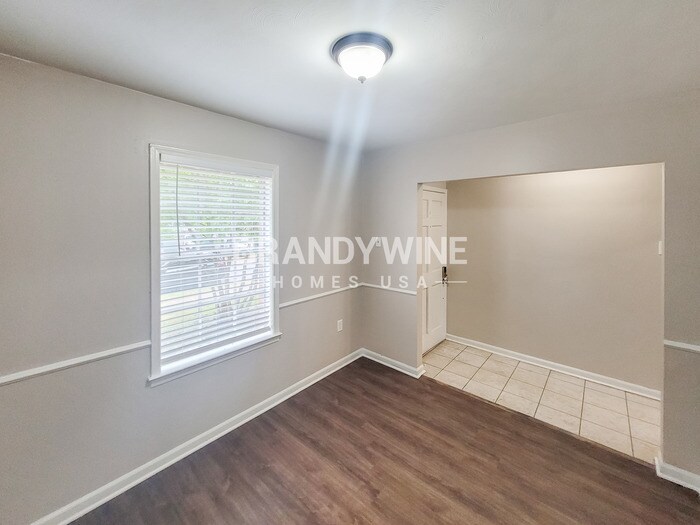 Building Photo - 3685 Naylor Dr
