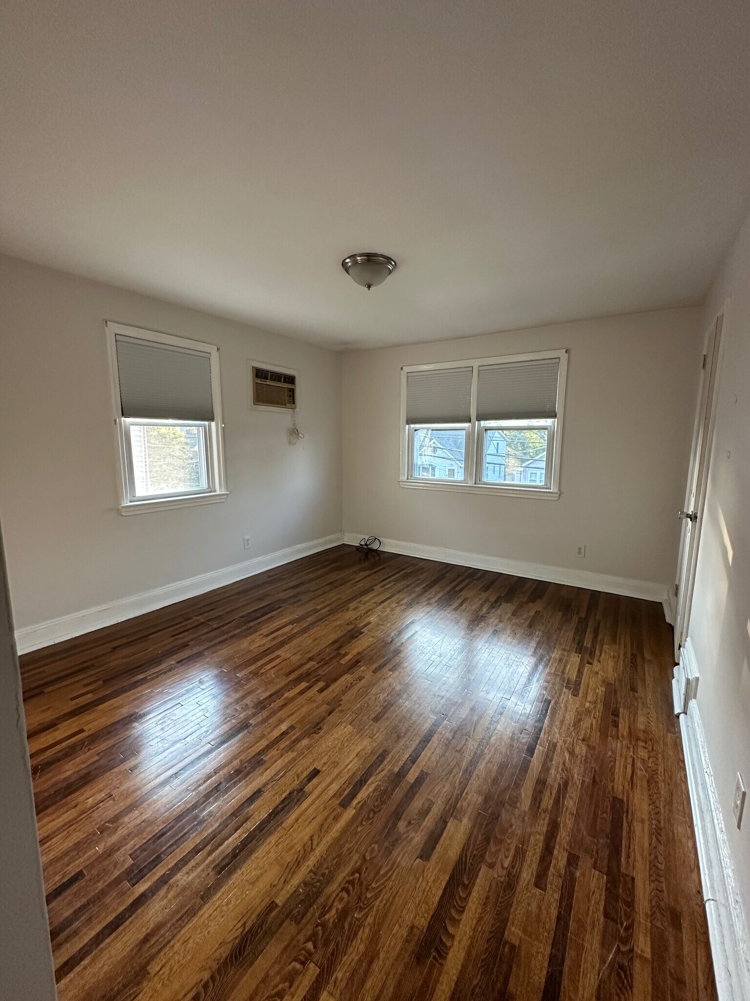 Building Photo - 15 Myrtle St