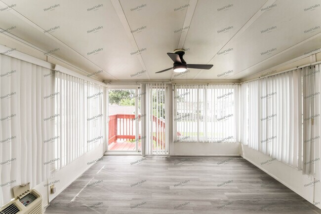 Building Photo - 9818 Iveland Dr