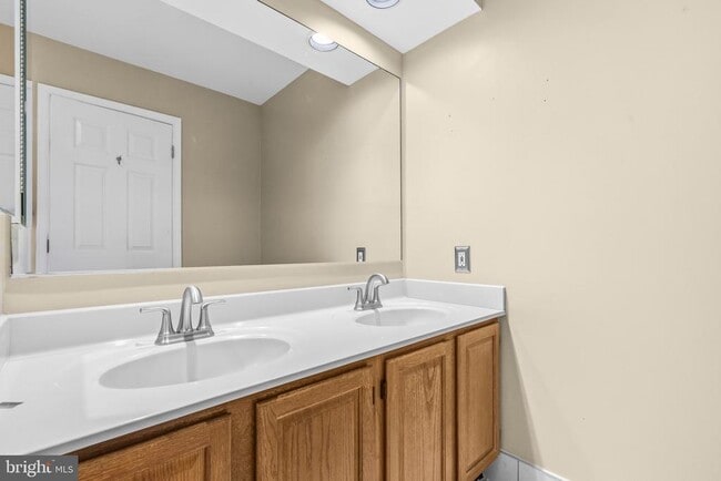 Building Photo - 6837 Malton Ct