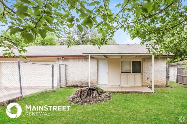 Building Photo - 6321 Briarknoll Dr