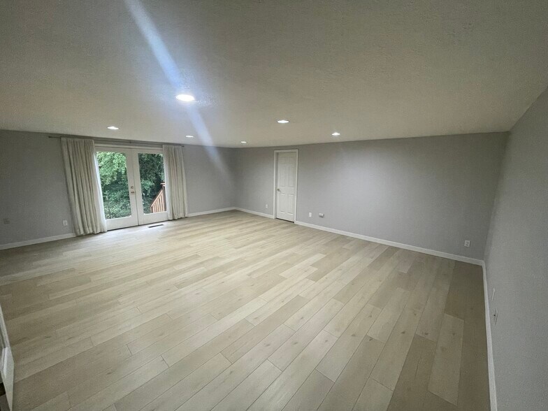 Building Photo - 3228 SW Dolph Ct