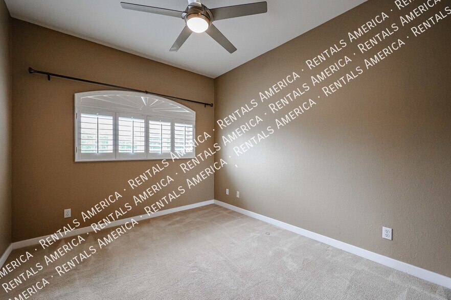 Building Photo - 8653 E Royal Palm Rd