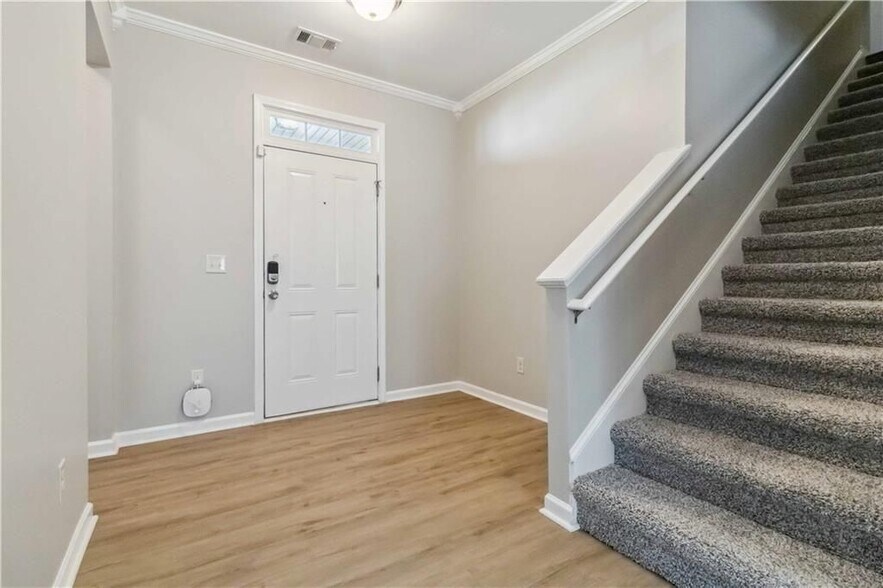 Building Photo - 100 Heritage Club Cir