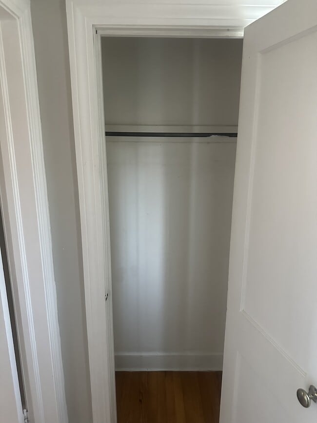 Building Photo - 530 Bellevue Rd