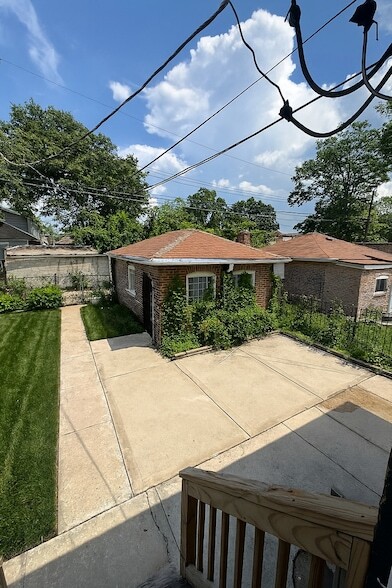 Building Photo - 7937 S Crandon Ave