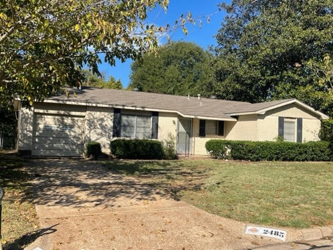 Building Photo - 2485 Cypress Dr