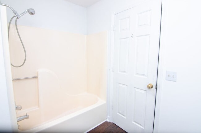 Building Photo - Quaint East Nashville Town Home