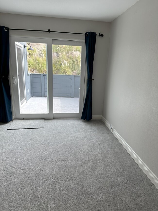 Front patio off room 2 - 4659 Park Dr