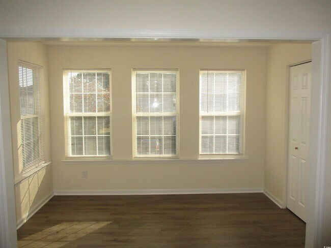 Building Photo - 8545 Hopkins Cir