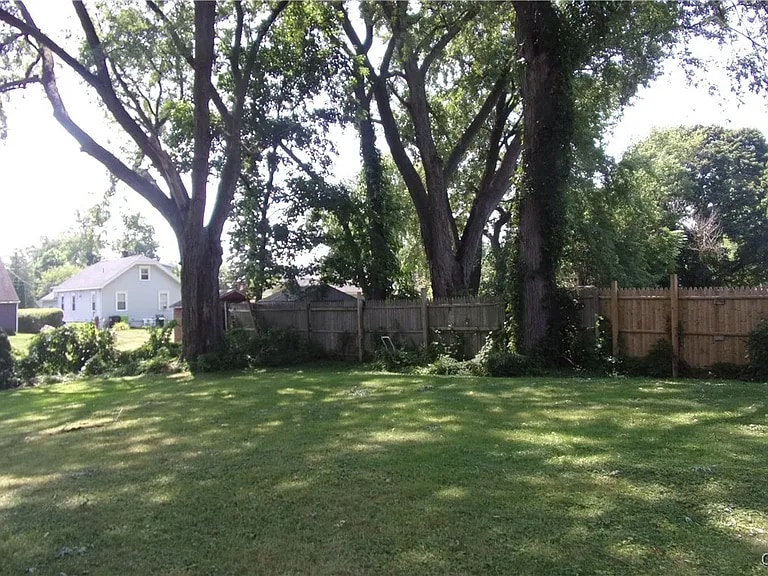 Building Photo - 223 W Molloy Rd