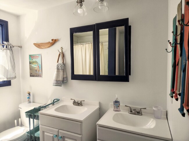 Building Photo - 431 Winnacunnet Rd